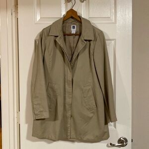 Gap lined trench coat. Size Small.